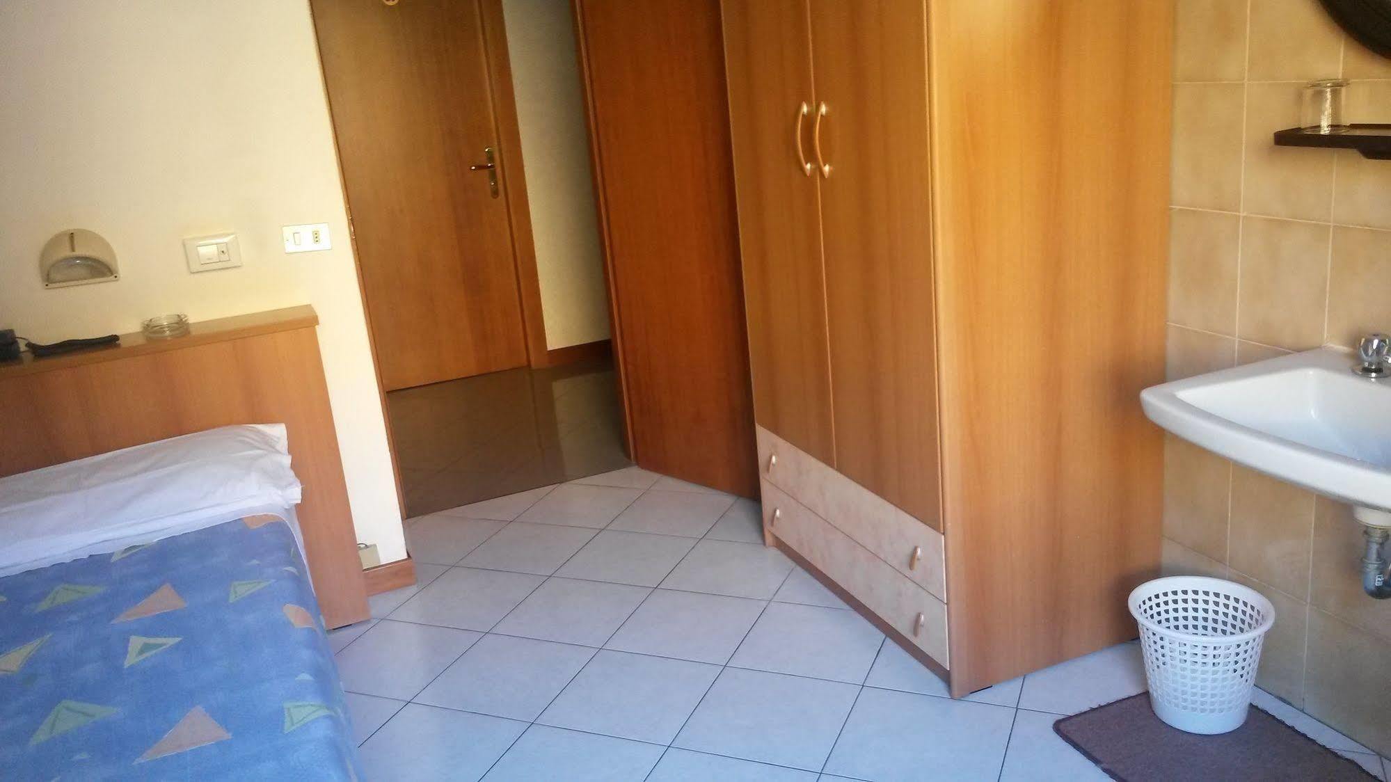Pensione Marconi Болонья Экстерьер фото